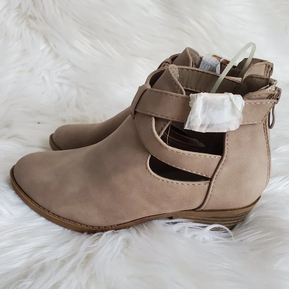Top Moda Suede Taupe Back Zip Ankle Cut-Out Heeled Booties SZ 5